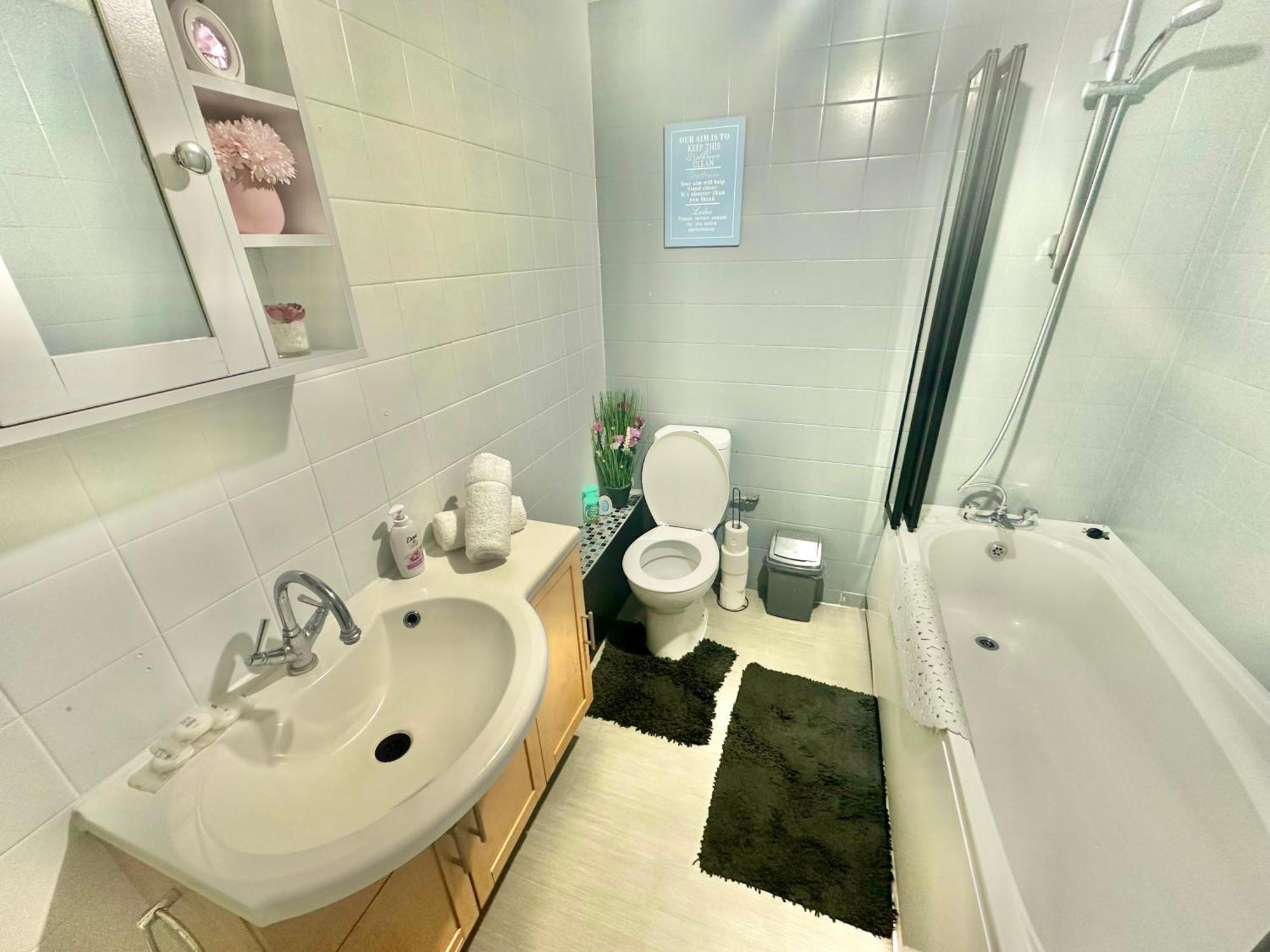 Homely Apartment In The Heart Of Town Centre - Sleeps 6 伯恩茅斯 外观 照片