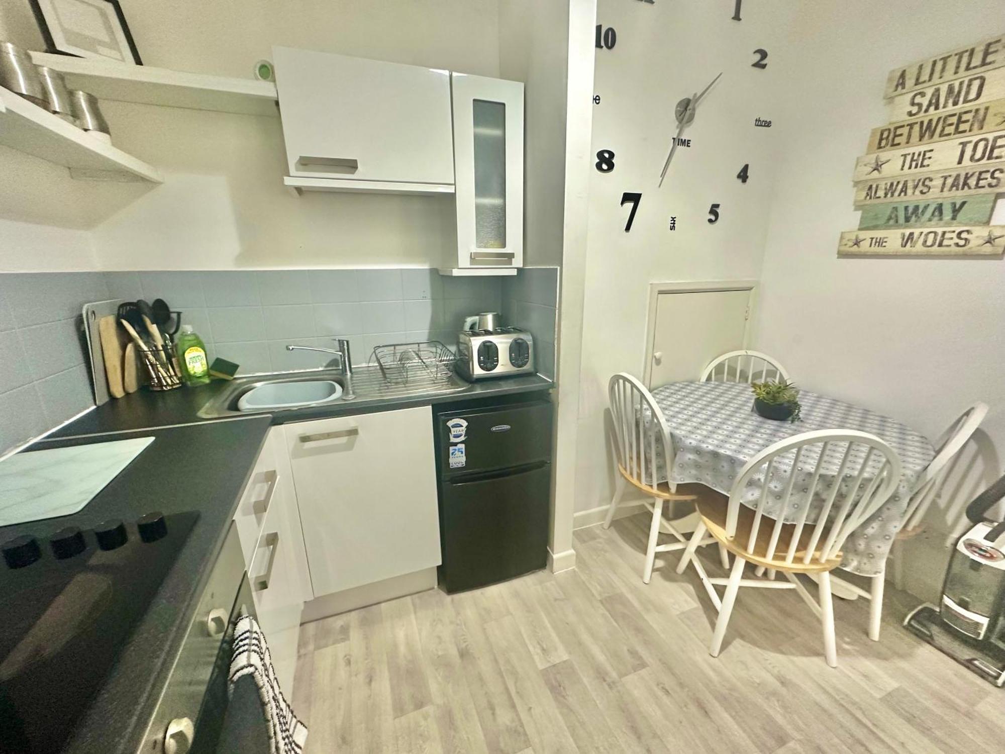 Homely Apartment In The Heart Of Town Centre - Sleeps 6 伯恩茅斯 外观 照片