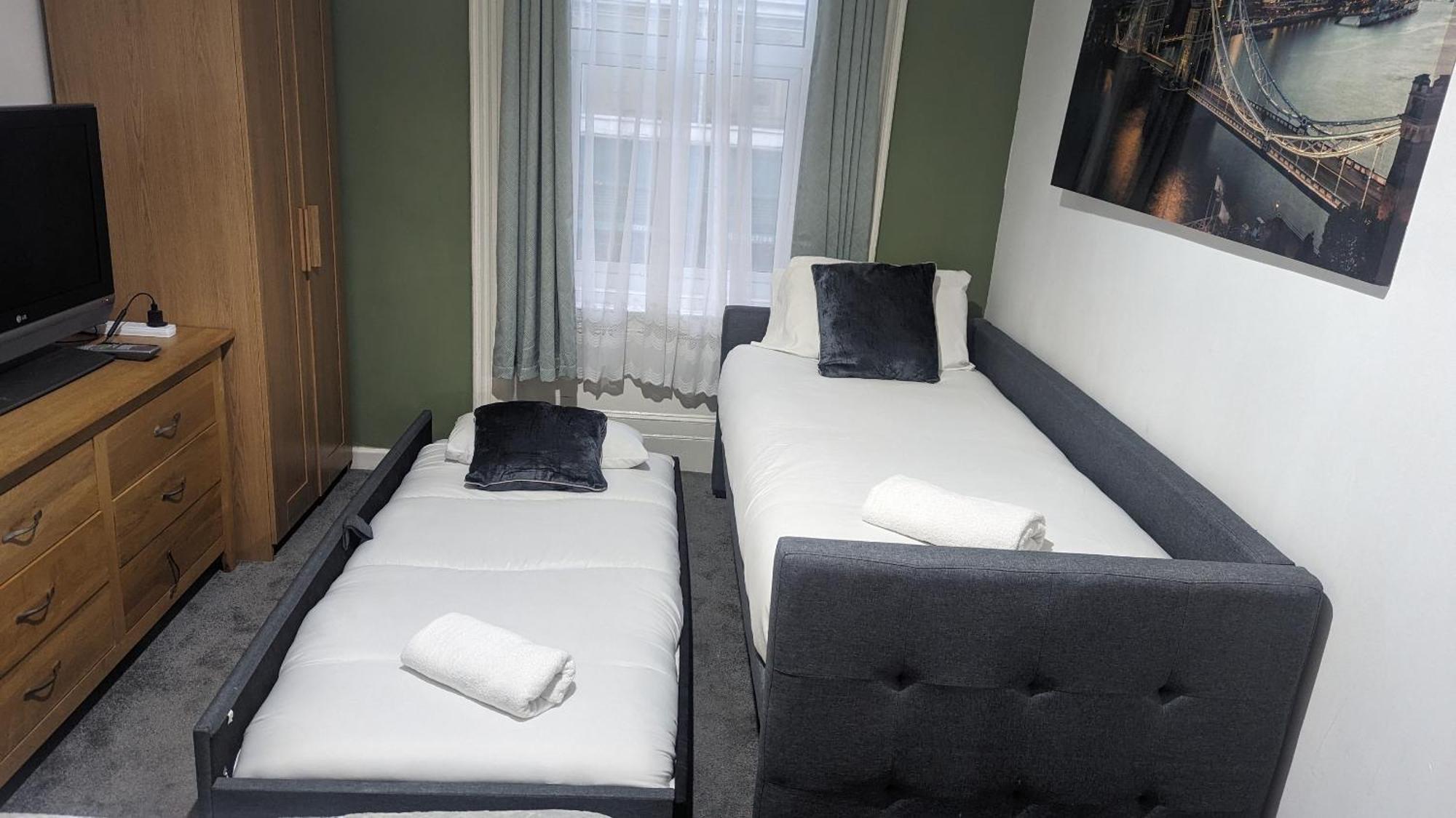 Homely Apartment In The Heart Of Town Centre - Sleeps 6 伯恩茅斯 外观 照片