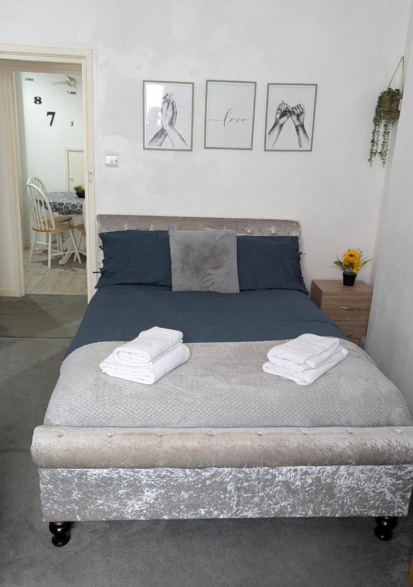 Homely Apartment In The Heart Of Town Centre - Sleeps 6 伯恩茅斯 外观 照片